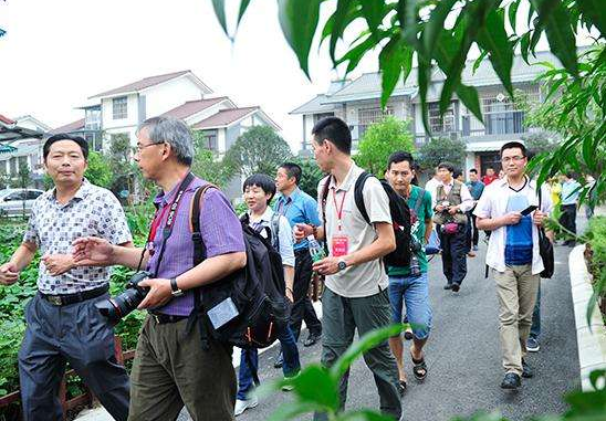 “白酒旺季节 多个酒企提价加码中高端产品”