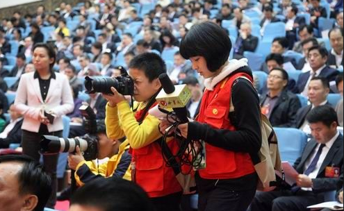 “兼顾人工智能应用和隐私保护 确保安全可信可控”